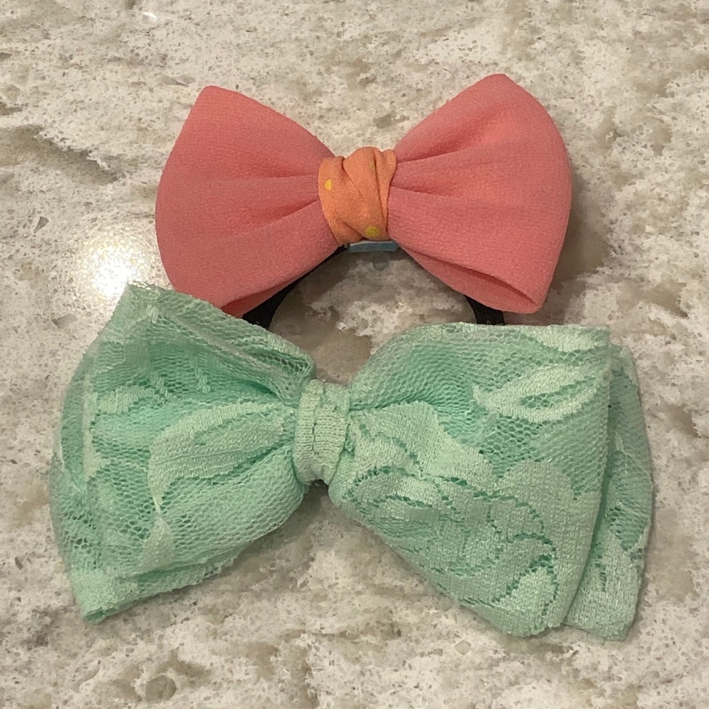 2/$10 NWOT Bow Clip and Hair Tie